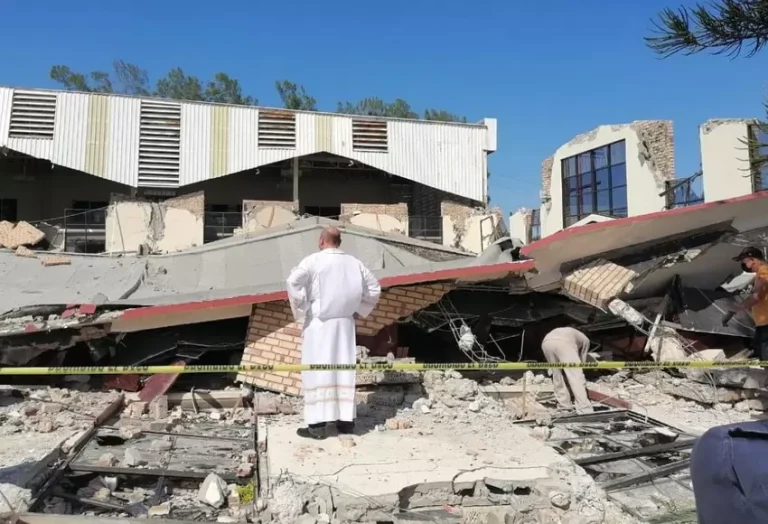al_menos_10_muertos_al_caer_techo_de_una_iglesia_en_un_bautizo.jpg