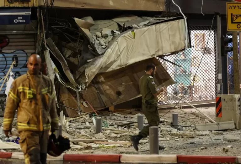 una_tienda_en_tel_aviv_golpeada_por_un_rocket.jpg